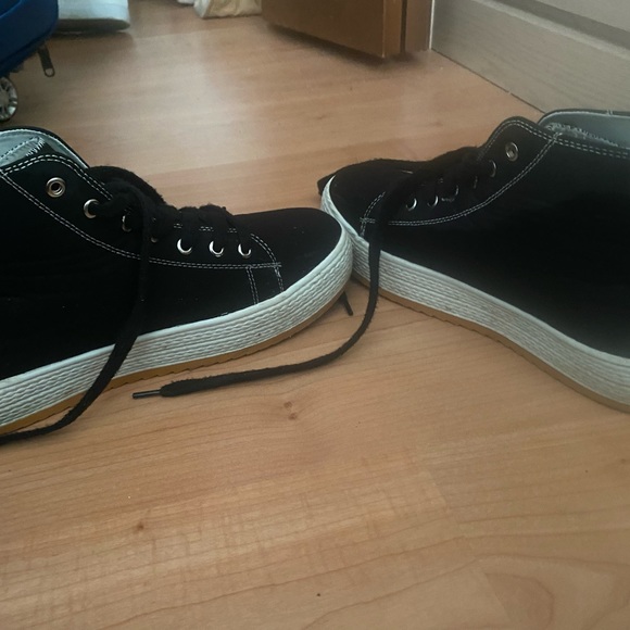 SHEIN sneaker - Picture 2 of 2